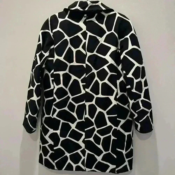 Max Mara Monochrome Printed Reversible Vada Coat, Size 6, Like New - Picture 9 of 12